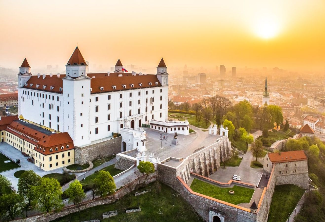 Chișinău-Bratislava: Transport Zilnic Confortabil